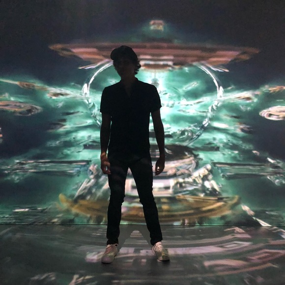 Meet your Posher, Enrique - Picture 1 of 1